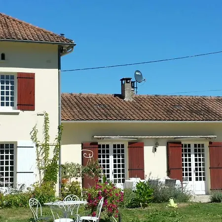 Le Savoir Vivre Bed & Breakfast Bonnes (Charente)
