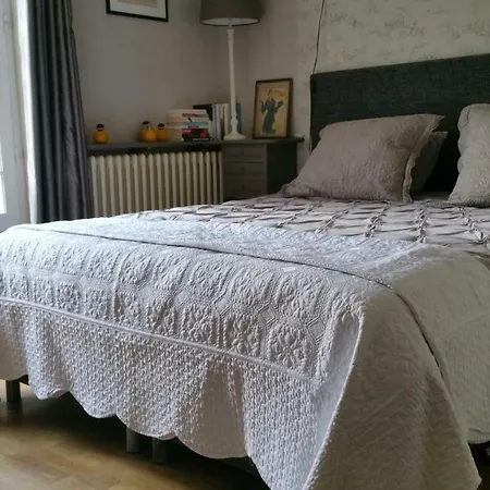 Bed & Breakfast Le Savoir Vivre Bonnes (Charente)