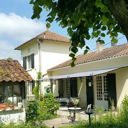 Bed & Breakfast Le Savoir Vivre Bonnes (Charente)