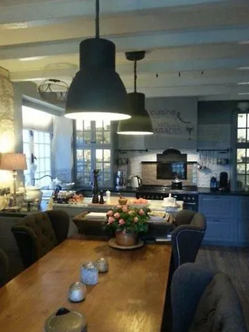 Le Savoir Vivre Bonnes (Charente)