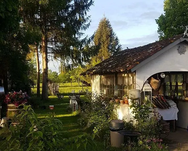 Bed & Breakfast Le Savoir Vivre Bonnes (Charente)